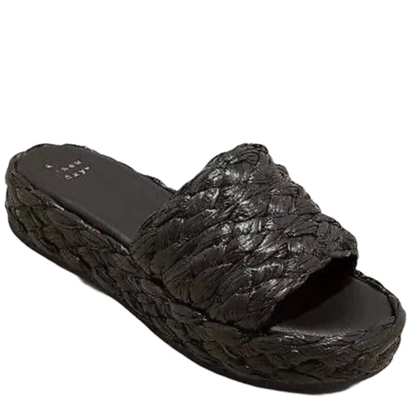 Slide Sandals Sz 6 - Picture 2 of 12